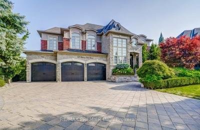 Exquisite Luxury Estate at 42 Wishing Well Court, Kleinburg – Downtown Elegance with Pool & Gourmet Kitchen